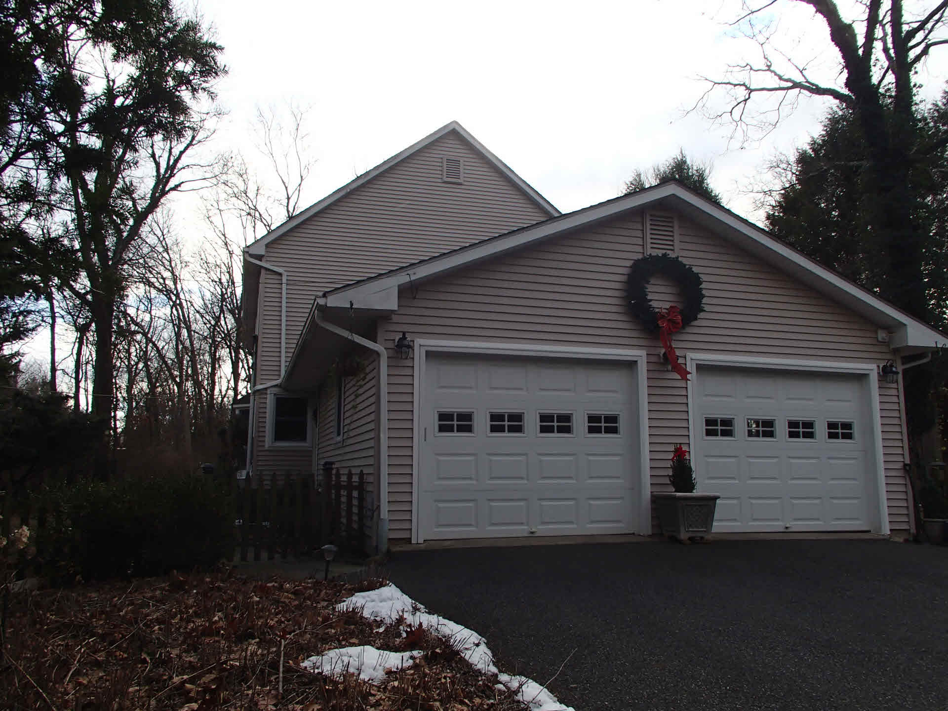 Building photograph for 120 CEDAR HILL RD